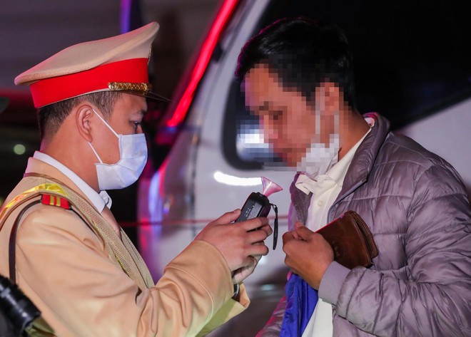 Tổ công tác Y6/141 phát hiện nhiều lái xe vi phạm nồng độ cồn ở mức cao