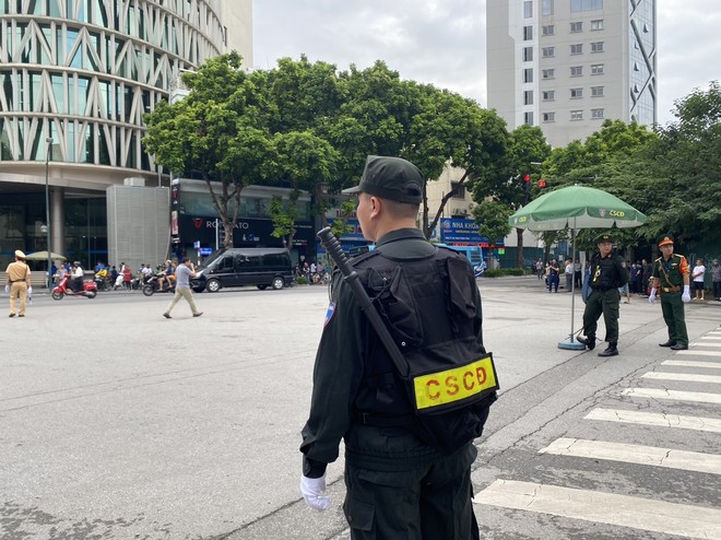 Lực lượng cảnh sát cơ động ứng trực 100% quân số trong thời gian diễn ra Lễ Quốc tang Tổng Bí thư Nguyễn Phú Trọng. Lực lượng cảnh sát cơ động ứng trực 100% quân số trong thời gian diễn ra Lễ Quốc tang Tổng Bí thư Nguyễn Phú Trọng.