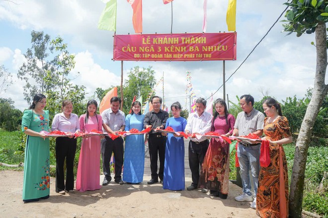 Tân Hiệp Phát là doanh nghiệp nước giải khát luôn tích cực trong các hoạt động cộng đồng Tân Hiệp Phát là doanh nghiệp nước giải khát luôn tích cực trong các hoạt động cộng đồng