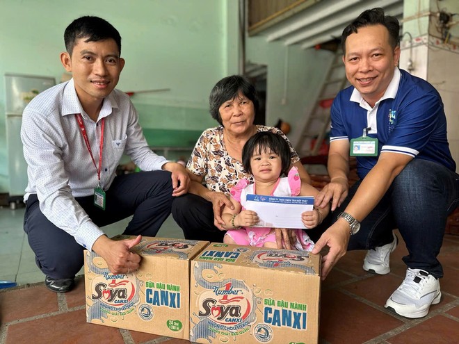 Nhiều chương trình bảo trợ, tặng học bổng, tiếp sức vượt khó… cho trẻ em có hoàn cảnh khó khăn được doanh nghiệp triển khai suốt nhiều năm liền Nhiều chương trình bảo trợ, tặng học bổng, tiếp sức vượt khó… cho trẻ em có hoàn cảnh khó khăn được doanh nghiệp triển khai suốt nhiều năm liền