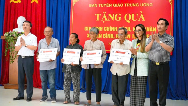Tân Hiệp Phát dành sự quan tâm đặc biệt đến các hoạt động “đền ơn đáp nghĩa” phát huy tinh thần đại đoàn kết dân tộc Tân Hiệp Phát dành sự quan tâm đặc biệt đến các hoạt động “đền ơn đáp nghĩa” phát huy tinh thần đại đoàn kết dân tộc