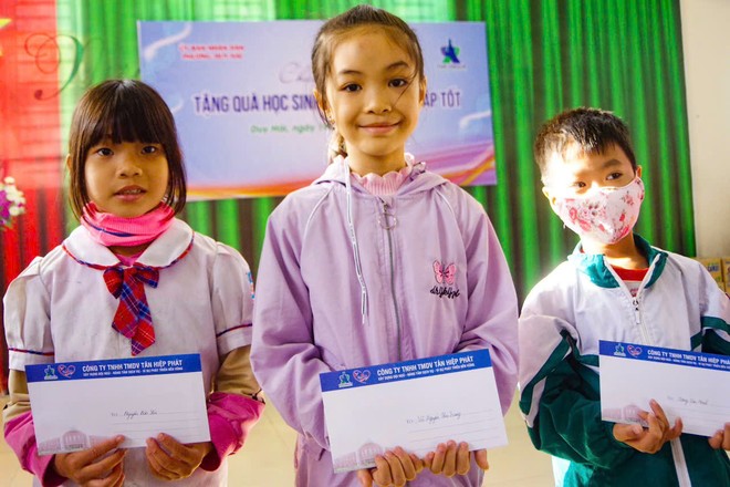 Tân Hiệp Phát luôn nỗ lực kiến tạo những giá trị tốt đẹp cho cộng đồng Tân Hiệp Phát luôn nỗ lực kiến tạo những giá trị tốt đẹp cho cộng đồng