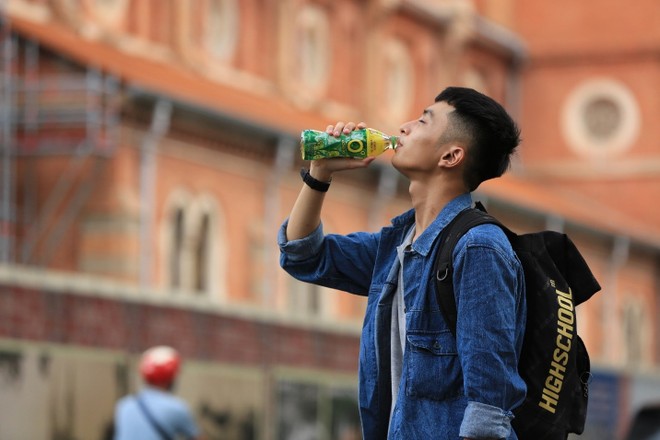 Việc tự “bơi” giữa môi trường sống mới, phương pháp học tập mới khiến nhiều tân sinh viên luôn trong tình trạng căng thẳng, mệt mỏi. Việc tự “bơi” giữa môi trường sống mới, phương pháp học tập mới khiến nhiều tân sinh viên luôn trong tình trạng căng thẳng, mệt mỏi.