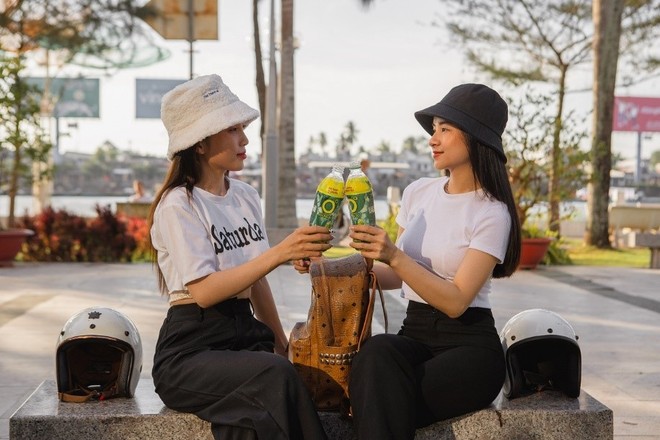 Với EGCG từ lá trà xanh Thái Nguyên, Trà Xanh Không Độ là thức uống yêu thích của nhiều tân sinh viên giúp xua tan căng thẳng để thích nghi với cuộc sống mới Với EGCG từ lá trà xanh Thái Nguyên, Trà Xanh Không Độ là thức uống yêu thích của nhiều tân sinh viên giúp xua tan căng thẳng để thích nghi với cuộc sống mới