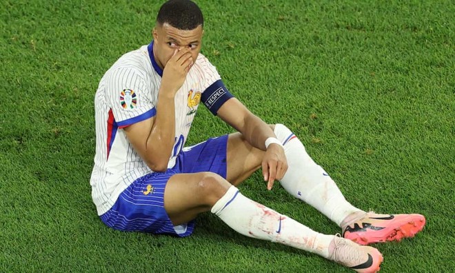 Mbappe phải nhập viện khẩn cấp