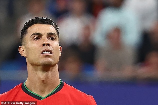 CR7 nghẹn ngào với thất bại trên chấm luân lưu 11m