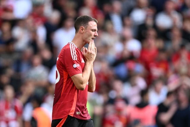 Trung vệ Jonny Evans là một trong hai tội đồ của MU...