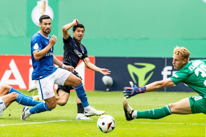 Ibrahim Maza ghi bàn vào lưới Hansa Rostock