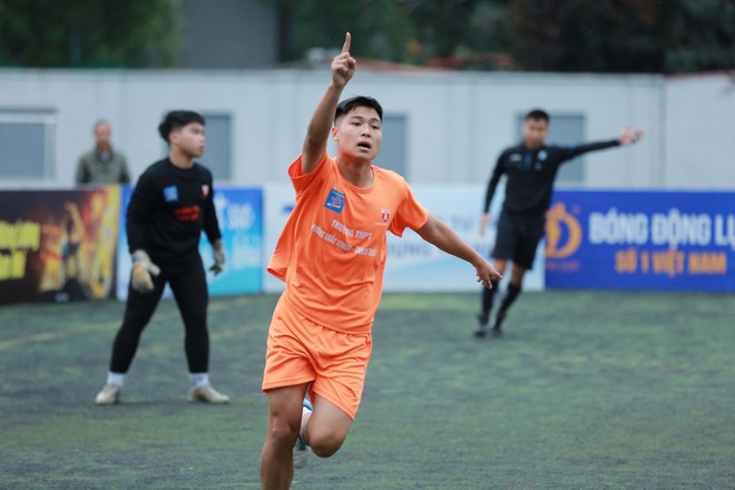 Đình Khang ghi bàn duy nhất đưa THPT Phùng Khắc Khoan vào chung kết Đình Khang ghi bàn duy nhất đưa THPT Phùng Khắc Khoan vào chung kết