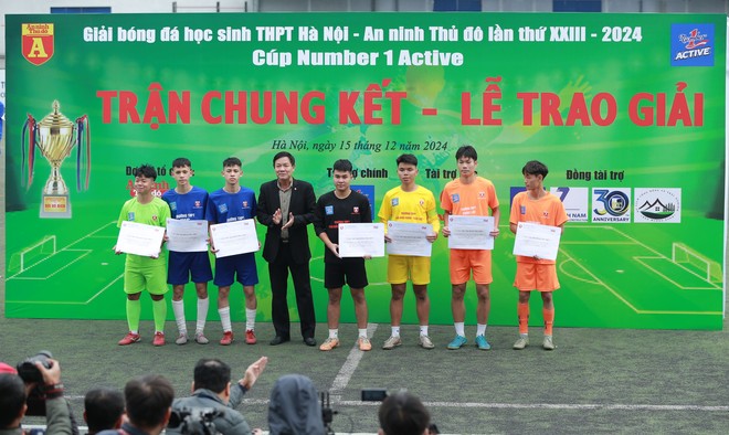 7 cầu thủ trong Đội hình tiêu biểu của giải