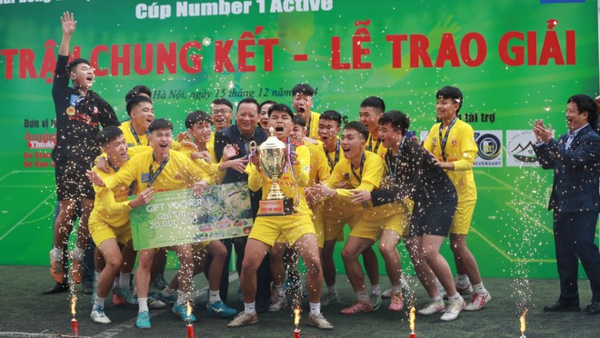 THPT Phùng Khắc Khoan vỡ òa với danh hiệu vô địch đầu tiên sau 5 trận chung kết