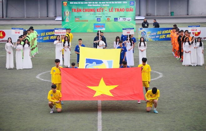 Trận tranh giải Ba, trận chung kết và Lễ trao thưởng Giải bóng đá học sinh THPT Hà Nội - An ninh Thủ đô lần thứ XXIII năm 2024 Cúp Number 1 Active diễn ra sáng 15-12 trên SVĐ Tây Hồ (Ảnh: Thuần Thư)