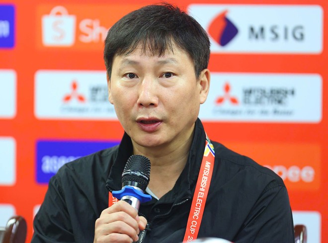 HLV Kim Sang-sik tự tin... HLV Kim Sang-sik tự tin...