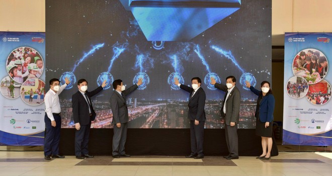 Các đại biểu phát động Chương trình truyền thông "Vì An toàn giao thông Thủ đô - năm 2022" Các đại biểu phát động Chương trình truyền thông "Vì An toàn giao thông Thủ đô - năm 2022"