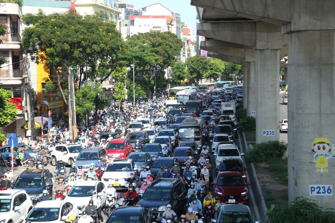 Tình trạng ùn tắc giao thông ngày một diễn biến phức tạp trên địa bàn Thủ đô