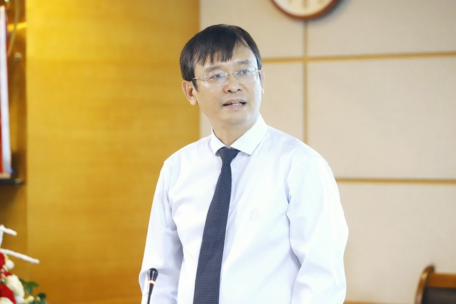 Tân Tổng Biên tập báo Nông thôn Ngày nay/điện tử Dân Việt Nguyễn Văn Hoài. Tân Tổng Biên tập báo Nông thôn Ngày nay/điện tử Dân Việt Nguyễn Văn Hoài.