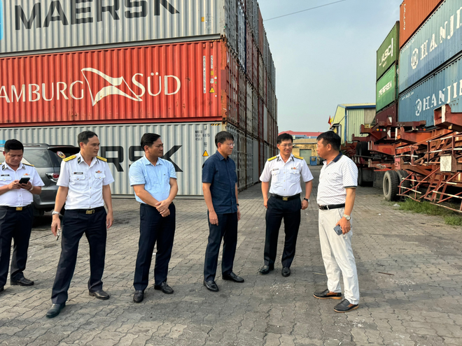 Lãnh đạo Cục Hàng hải Việt Nam kiểm tra thực tế bãi container tại cảng Cát Lái