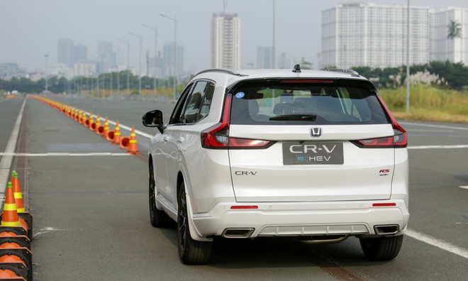 Honda CR-V e:HEV RS có giá bán 1,259 tỷ đồng, nhập khẩu từ Thái Lan