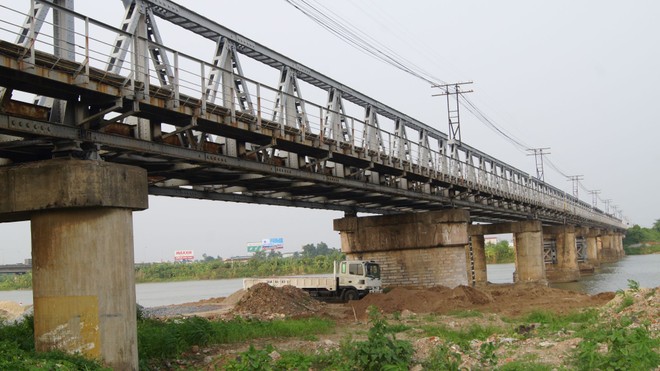 Cầu đường sắt Phú Lương