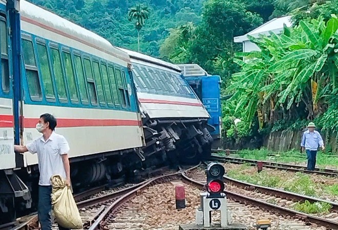 Tàu trật bánh tại ga Lăng Cô Huế vào đầu tháng 8 vừa qua