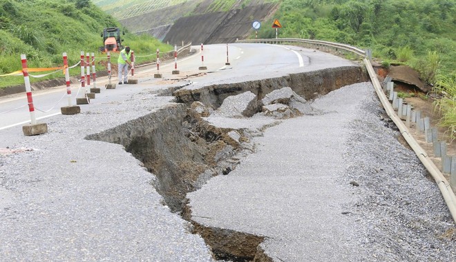 Cao tốc Nội Bài- Lào Cai bị sạt ở phía đầu Lào Cai, đơn vị quản lý đã đóng nút giao IC9