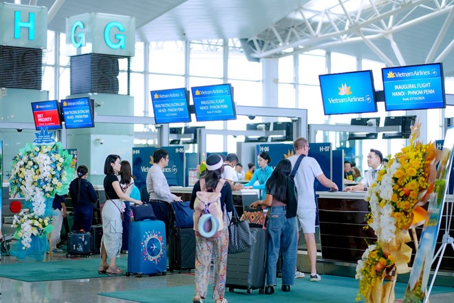 Đường bay thẳng đầu tiên kết nối Hà Nội và Phnom Penh vừa được Vietnam Airlines khai thác