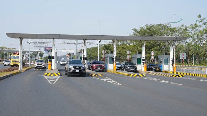 Từ hôm nay 20/12, sân bay Nội Bài áp dụng thu phí tự động không dừng tất cả các làn Từ hôm nay 20/12, sân bay Nội Bài áp dụng thu phí tự động không dừng tất cả các làn