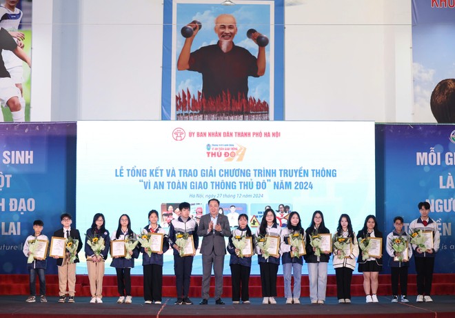 Cũng tại Lễ tổng kết sáng 27/12, Ban Tổ chức đã phát động cuộc thi năm 2025 Cũng tại Lễ tổng kết sáng 27/12, Ban Tổ chức đã phát động cuộc thi năm 2025
