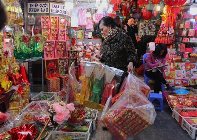 Hội phụ nữ, Đoàn thanh niên - CAQ Tây Hồ ra quân dọn rác, tuyên truyền người dân nâng cao ý thức, đặc biệt vào ngày "ông công, ông táo"