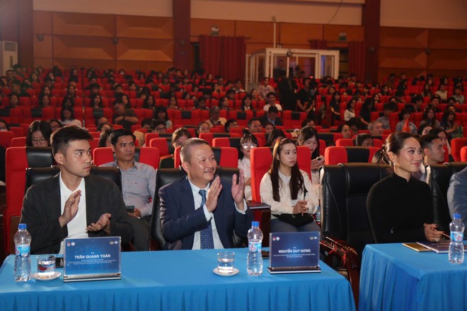 Chương trình có sự đồng hành của các doanh nghiệp. Trong đó, Tập đoàn Tân Hiệp Phát đã 13 năm đồng hành cùng giải thưởng này Chương trình có sự đồng hành của các doanh nghiệp. Trong đó, Tập đoàn Tân Hiệp Phát đã 13 năm đồng hành cùng giải thưởng này