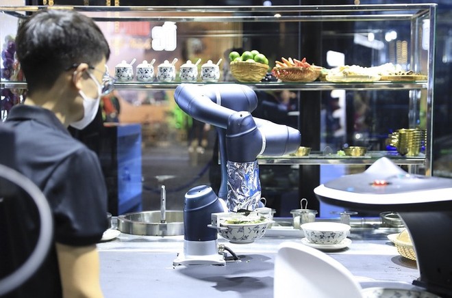 Người dân Hà Nội và du khách có thể trải nghiệm phở do robot nấu ở địa chỉ 13-15 Lương Ngọc Quyến (Hoàn Kiếm) từ 18h30 đến 23h ngày 6/12 đến hết ngày 9/12... Người dân Hà Nội và du khách có thể trải nghiệm phở do robot nấu ở địa chỉ 13-15 Lương Ngọc Quyến (Hoàn Kiếm) từ 18h30 đến 23h ngày 6/12 đến hết ngày 9/12...