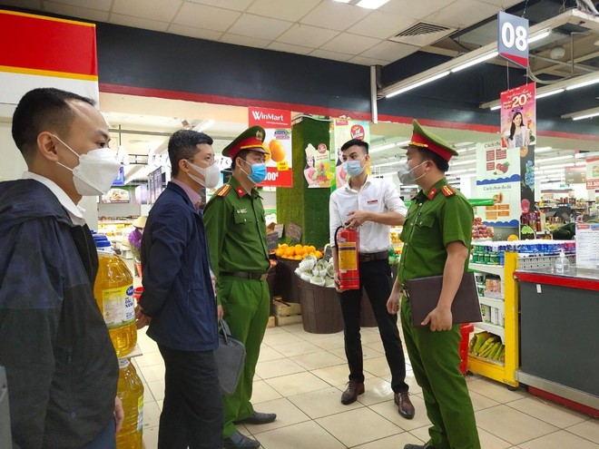 Công tác kiểm tra PCCC và CNCH tại siêu thị Vinmart Đại La - 163 Đại La, phường Đồng Tâm, quận Hai Bà Trưng