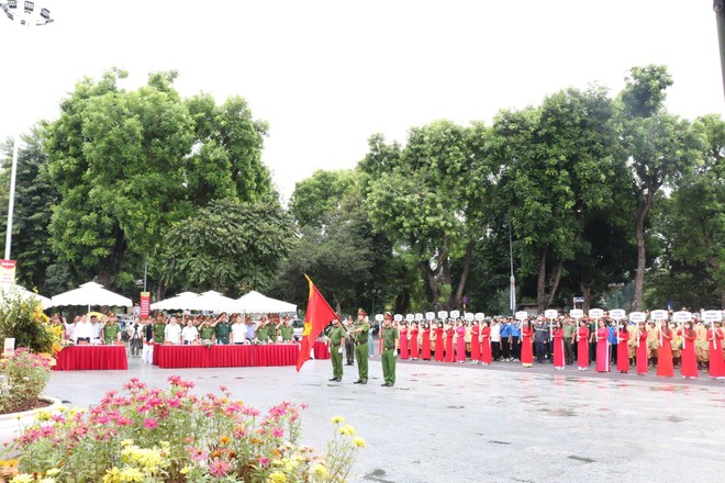Hình ảnh buổi lễ phát động hưởng ứng ngày toàn dân phòng cháy chữa cháy 4/10 và tưởng niện các liệt sỹ Cảnh sát PCCC&CNCH đã hy sinh khi chiến đấu với giặc lửa Hình ảnh buổi lễ phát động hưởng ứng ngày toàn dân phòng cháy chữa cháy 4/10 và tưởng niện các liệt sỹ Cảnh sát PCCC&CNCH đã hy sinh khi chiến đấu với giặc lửa