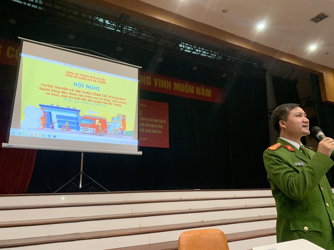 Công an quận Hai Bà Trưng mong muốn tuyên truyền, phổ biến những kiến thức cơ bản về PCCC cho người dân và các cơ sở trên địa bàn. Công an quận Hai Bà Trưng mong muốn tuyên truyền, phổ biến những kiến thức cơ bản về PCCC cho người dân và các cơ sở trên địa bàn.