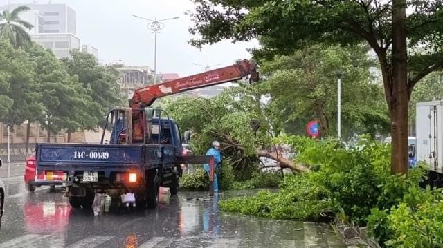 Lực lượng chức năng tỉnh Quảng Ninh đang tập trung khắc phục hậu quả do mưa bão