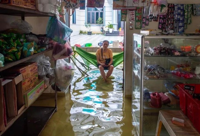 Sinh hoạt của người dân tại các điểm ngập lụt tại Chương Mỹ và Quốc Oai gặp nhiều khó khăn Sinh hoạt của người dân tại các điểm ngập lụt tại Chương Mỹ và Quốc Oai gặp nhiều khó khăn