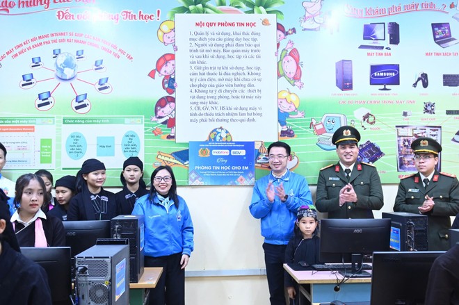 Bí thư Trung ương Đoàn, Chủ tịch Trung ương Hội LHTN Việt Nam Nguyễn Tường Lâm khánh thành “Phòng máy tính cho em&quot;