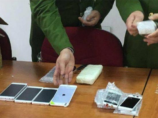 Cơ quan công an có quyền tạm giữ, kiểm tra điện thoại nếu đó là tang vật của vụ việc vi phạm hành chính hoặc vật chứng của vụ án hình sự... Cơ quan công an có quyền tạm giữ, kiểm tra điện thoại nếu đó là tang vật của vụ việc vi phạm hành chính hoặc vật chứng của vụ án hình sự...