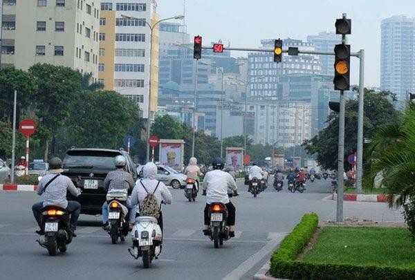 Phạt tiền từ 800.000 đồng đến 1.000.000 đồng đối với người điều khiển xe máy không chấp hành hiệu lệnh của đèn tín hiệu giao thông