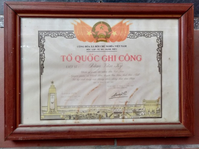 Bằng Tổ quốc ghi công cho Liệt sĩ Đàm Văn Kỳ