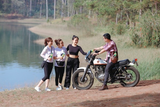 Chill cùng thiên nhiên và thưởng thức chai Trà Xanh Không Độ để xua tan căng thẳng mệt mỏi, giải nhiệt cuộc sống là hoạt động được nhiều người trẻ yêu thích trong những chuyến đi Chill cùng thiên nhiên và thưởng thức chai Trà Xanh Không Độ để xua tan căng thẳng mệt mỏi, giải nhiệt cuộc sống là hoạt động được nhiều người trẻ yêu thích trong những chuyến đi