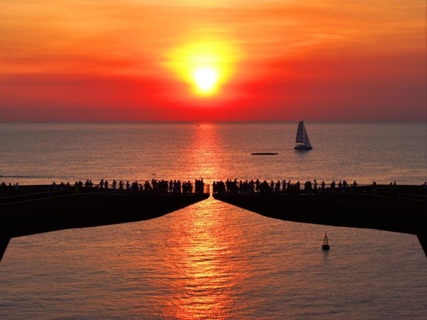 Cầu Hôn - Công trình được CNN ca ngợi vì thiết kế độc bản và khung cảnh hoàng hôn “đốn tim”