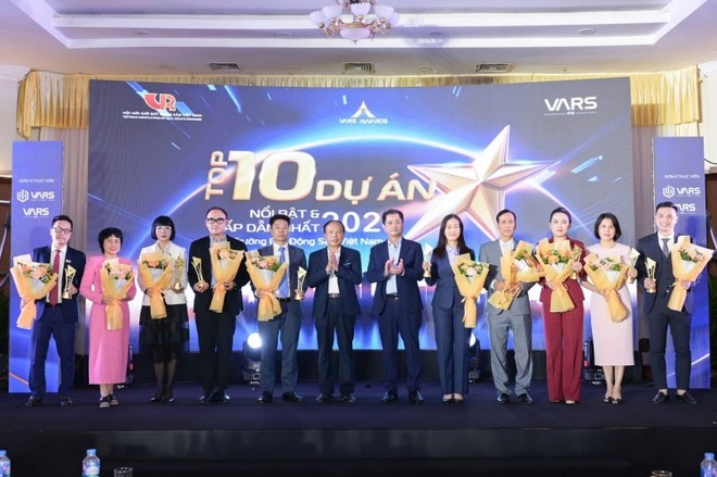 Vinh danh Top 10 dự án nổi bật và hấp dẫn nhất thị trường BĐS 2024. Ảnh Hoàng Minh Vinh danh Top 10 dự án nổi bật và hấp dẫn nhất thị trường BĐS 2024. Ảnh Hoàng Minh