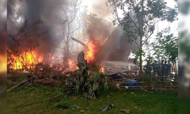 Máy bay bốc cháy tại hiện trường vụ tai nạn ngày 4-7 Máy bay bốc cháy tại hiện trường vụ tai nạn ngày 4-7