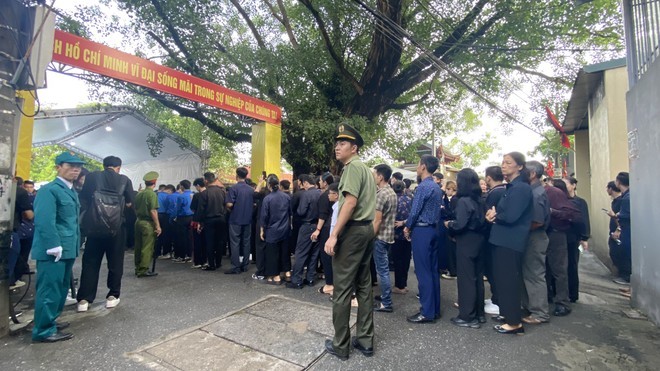 Công an huyện Đông Anh cùng các đơn vị nghiệp vụ đảm bảo an ninh an toàn tại nơi diễn ra Lễ viếng Tổng Bí thư Nguyễn Phú Trọng ở thôn Lại Đà, xã Đông Hội