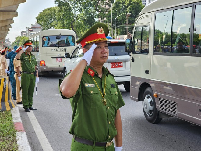 Chiến sĩ Công an Thủ đô phút tiễn biệt đồng chí Tổng Bí thư