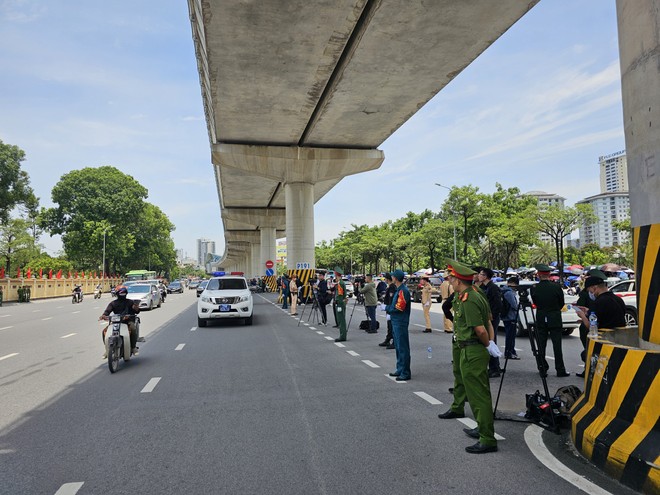 Các lực lượng bố trí phân tầng nhiều lớp, đảm bảo an toàn cho người dân đến tiễn biệt Tổng Bí thư