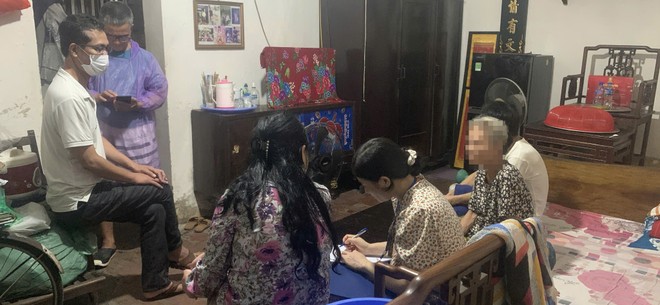 Người dân sau đó được đưa đến Nhà văn hóa phường và được cung cấp đầy đủ nhu yếu phẩm thiết yếu