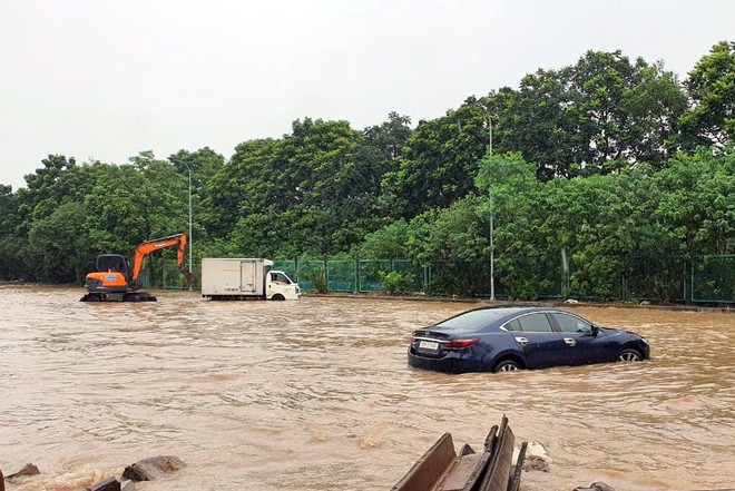 Đường gom Đại lộ Thăng Long