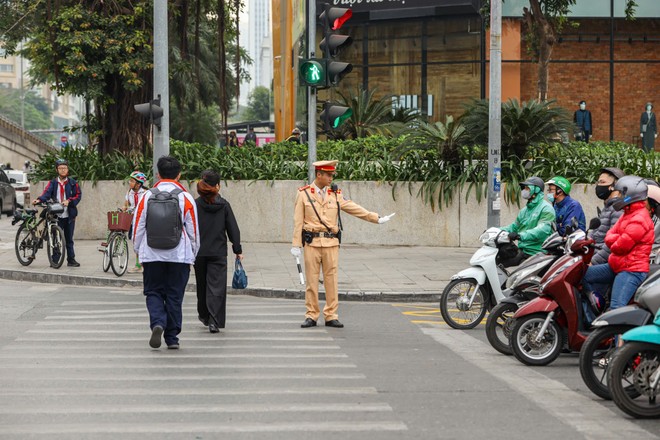 Lập lại trật tự an toàn giao thông, nâng cao ý thức cho người dân và đảm bảo an toàn cho mỗi người là mục tiêu trọng tâm của Công an Hà Nội